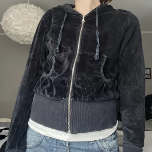 Zip tröja - Snygg y2k zip up kofta 💖står M i men skulle säga att de är mer xs-s