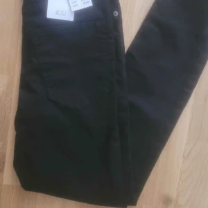 Nya jeans - Molly, petite från gina tricot. Helt nya. 