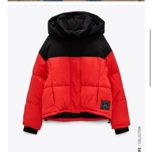 Zara jacka - Röd och svart zara puffar jacka, bra till vintern, använt få tal gånger:) nyt pris 699kr