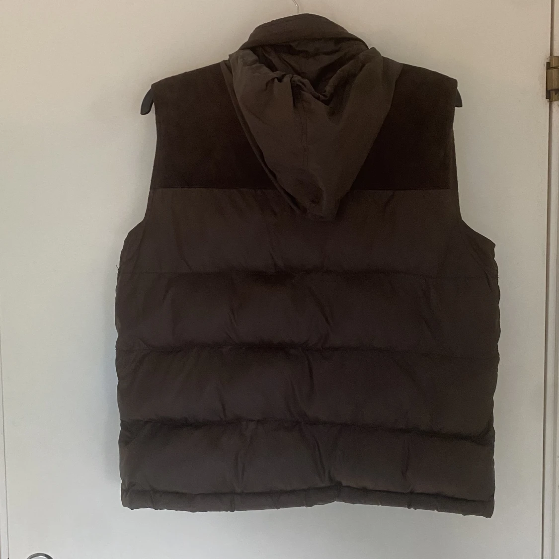 brun väst med luva - 90