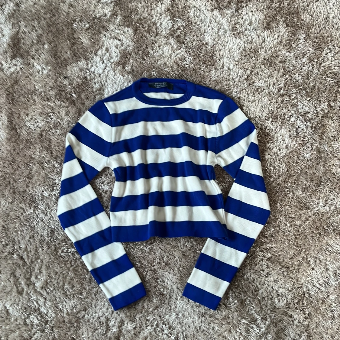 Blå O vit randig tröja - 91