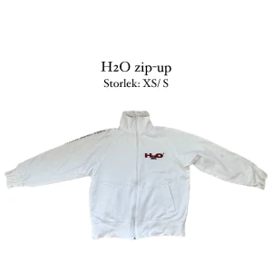 H2O zip-up hoodie  - Små defekter därav prissänkningen🤝🏼