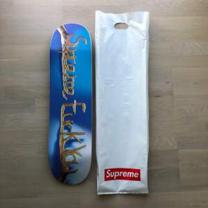 Supreme Fuck You Skateboard Skateboard Deck  Uppe för $132 på StockX  - Size: 8,25  - Skick: Oanvänd (Små sprickor, se bild 3)