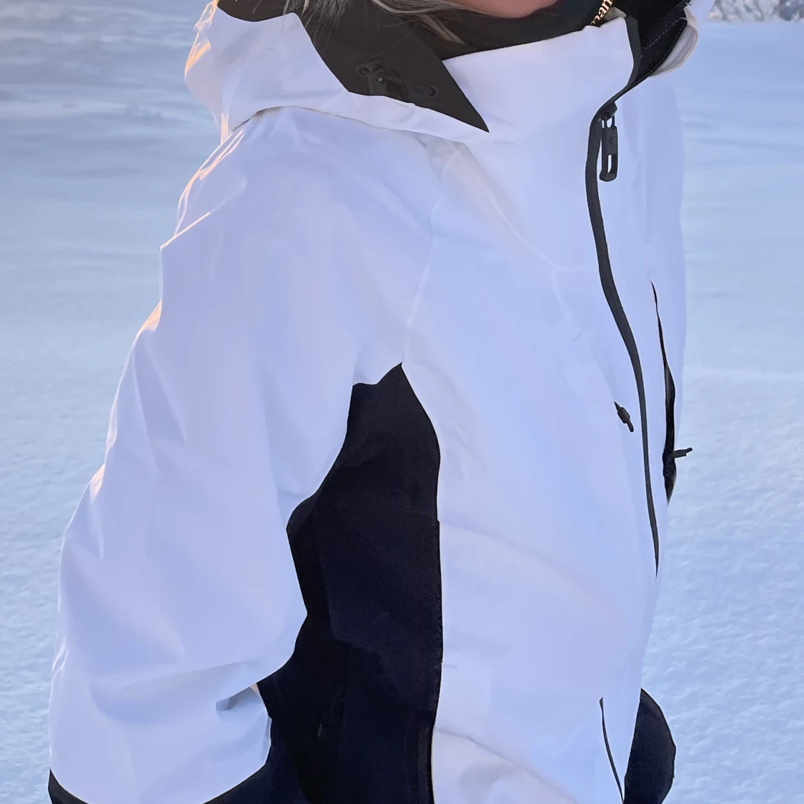 Vit,svart skidjacka  - 90