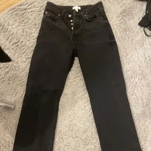 Snygga jeans från hm storlek 36  Passar ej längre 