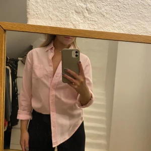 Gant Skjorta - Skjorta från Gant i fint skick. Sparsamt använd. Storlek 32, känns mer som 34.