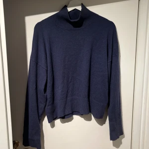 Höghalsad tröja - Från Bikbok, bra skick, mjukt material💗 150kr + frakt
