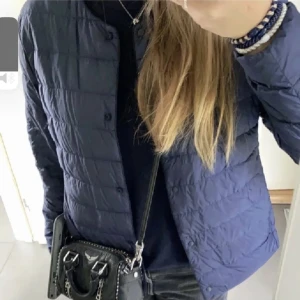 Uniqlo jacka  - Säljer min uniplo jacka i storlek M men skulle säga att den sitter som S💗 Fint skick, kom privat vid mer bilder och frågor☺️