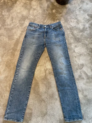 Levis 502 Jeans - Hej! Säljer nu mina snygga Levis jeans. Skick 8/10. Storlek 31/32. Finns i Gävle men kan posta om köparen står för frakten. Tveka inte att höra av er vid funderingar! Mvh Vidar 