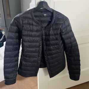 Uniqlo tunn dunjacka  - Tunn uniqlo dunjacka i bra skick