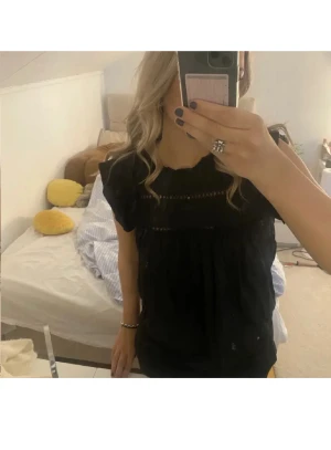 Fin blus - Lägger ut denna annons igen då vinnaren av budet ej svarar. 