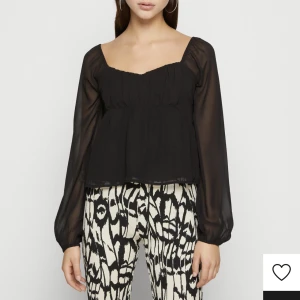 Hollister blus  - Så snygg blus som jag bara använt en gång, tveka inte på att höra av dig❤️