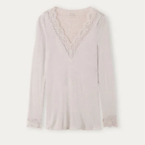 Intimissimi tröja - En Modal Cashmere Ultralight Long Lace Shirt som har används en gång, köpt för 449💕 om du vill ha bild eller så vidare är det bara att fråga❤️