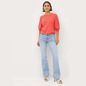 Jeans Full Length Flare Jeans - Jeans Full Length Flare Jeans från Gina Tricot i storlek 34. Jeansen är köpte för 500 kr, dem är aldrig använda och därav i nyskick💕 