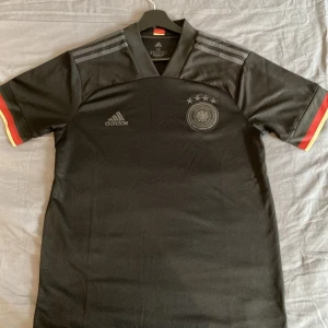 Tyskland fotbollströja - Äkta Skriv för frågor