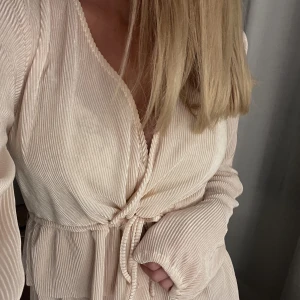 Blus - Säljer denna blus, sällan använd och fint skick!