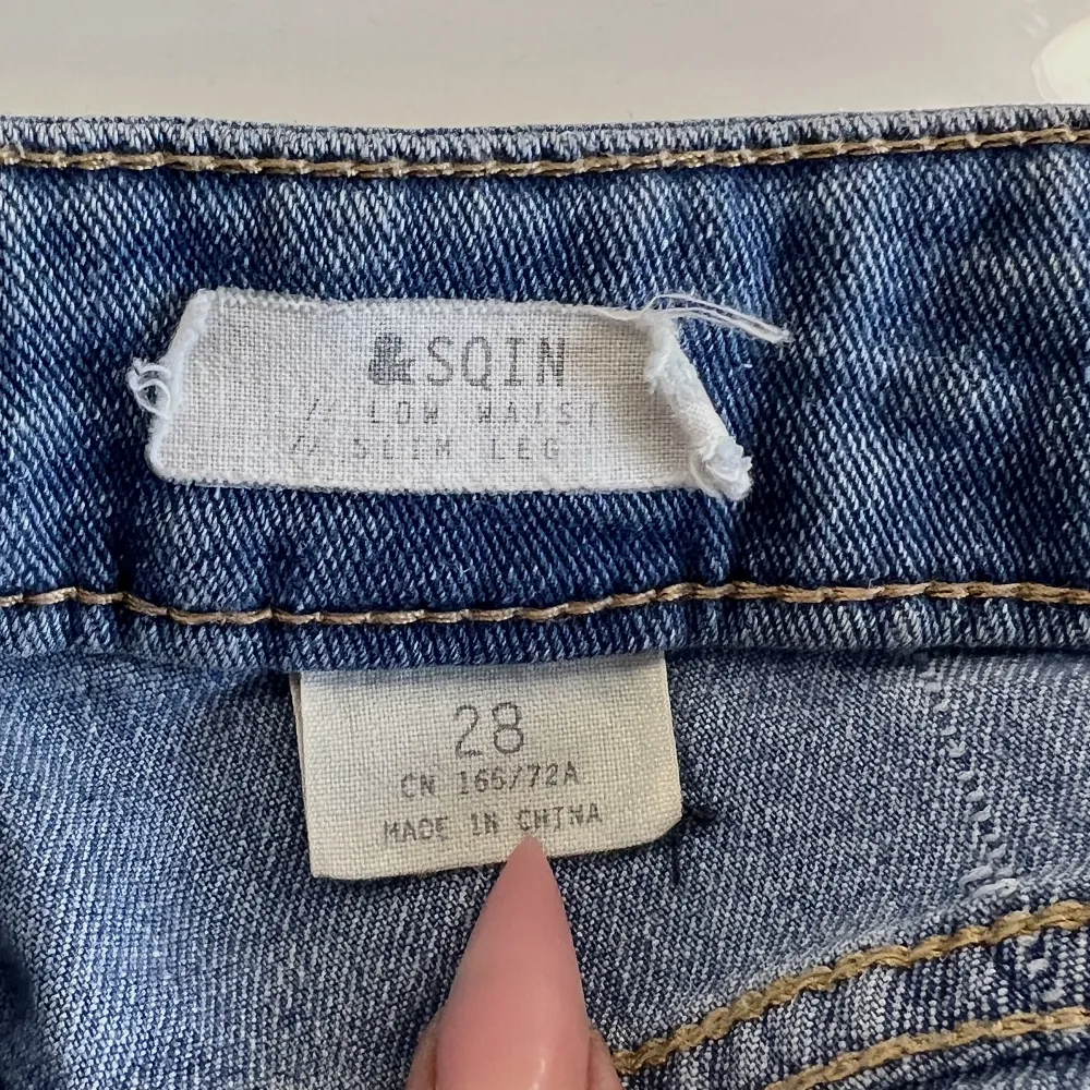 Jeans från H&M i strl 28/M Fint skick . Jeans & Byxor.