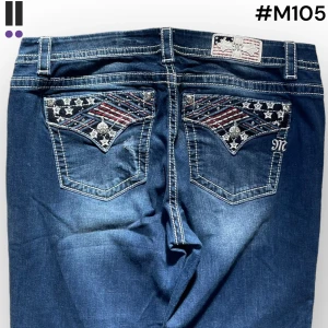 M105 lågmidjade bootcut missme jeans  - MissMe jeans i model Easy boot 💜 Tag 34W 💜Midja (rakt över) 48cm 💜 Innerben 65cm 💜 Ytterben 95cm 💜 Benöppning 23cm 💜 Avklippta 💜Våra mått blir W=37, L=25 💜 Men jämför alltid måtten