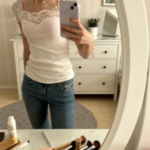 Topp med spets i nyskick 🌟 - Använd fåtal gånger och väldigt söt 😚