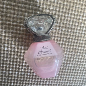 One moment 50ml - Jättegod fruktig doft! Ca 30-35 ml kvar. Tror inte denna säljs längre