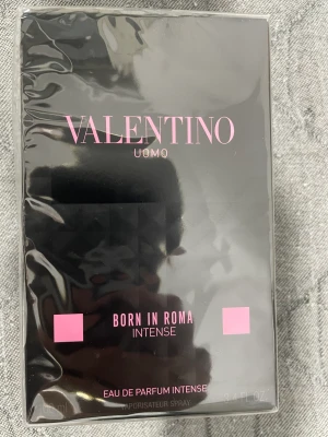 Valentino uomo born in Roma intense  - 100ml i oöppnad förpackning 