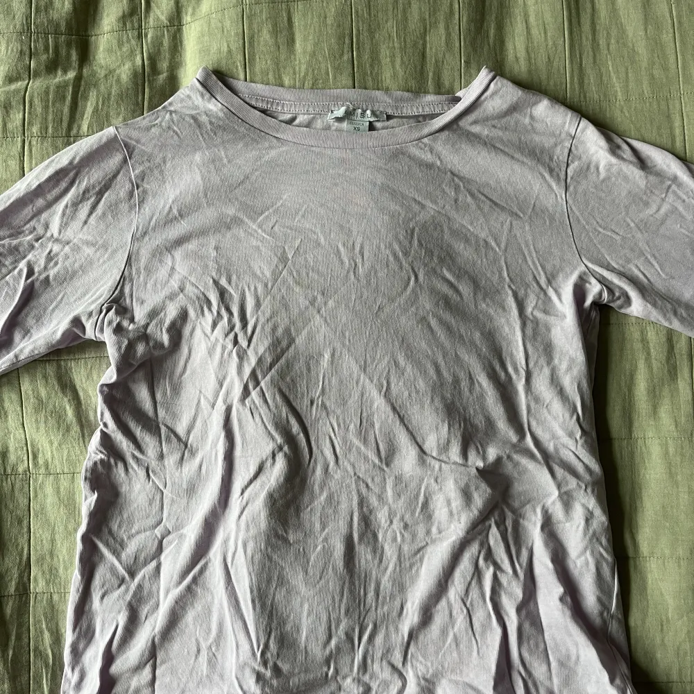 En pastell ljuslila t-shirt i stl XS från NewYorker 💜använd endast ett fåtal gånger!. T-shirts.