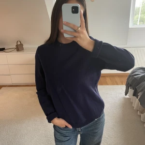 Blå tröja från Arket - Blå stickad tröja från Arket 💖