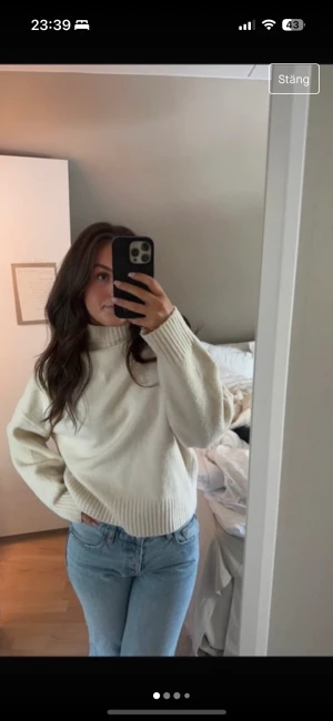 Vit stickad från Zara - Vit stickad med halvpolo krage❤️‍🔥🍁Höstig