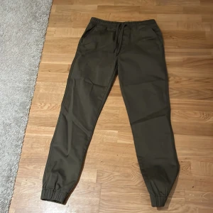 Vailent byxor - Feta vailent byxor som inte kommer till användning. Väldigt bra skick. 150kr, pris kan diskuteras.