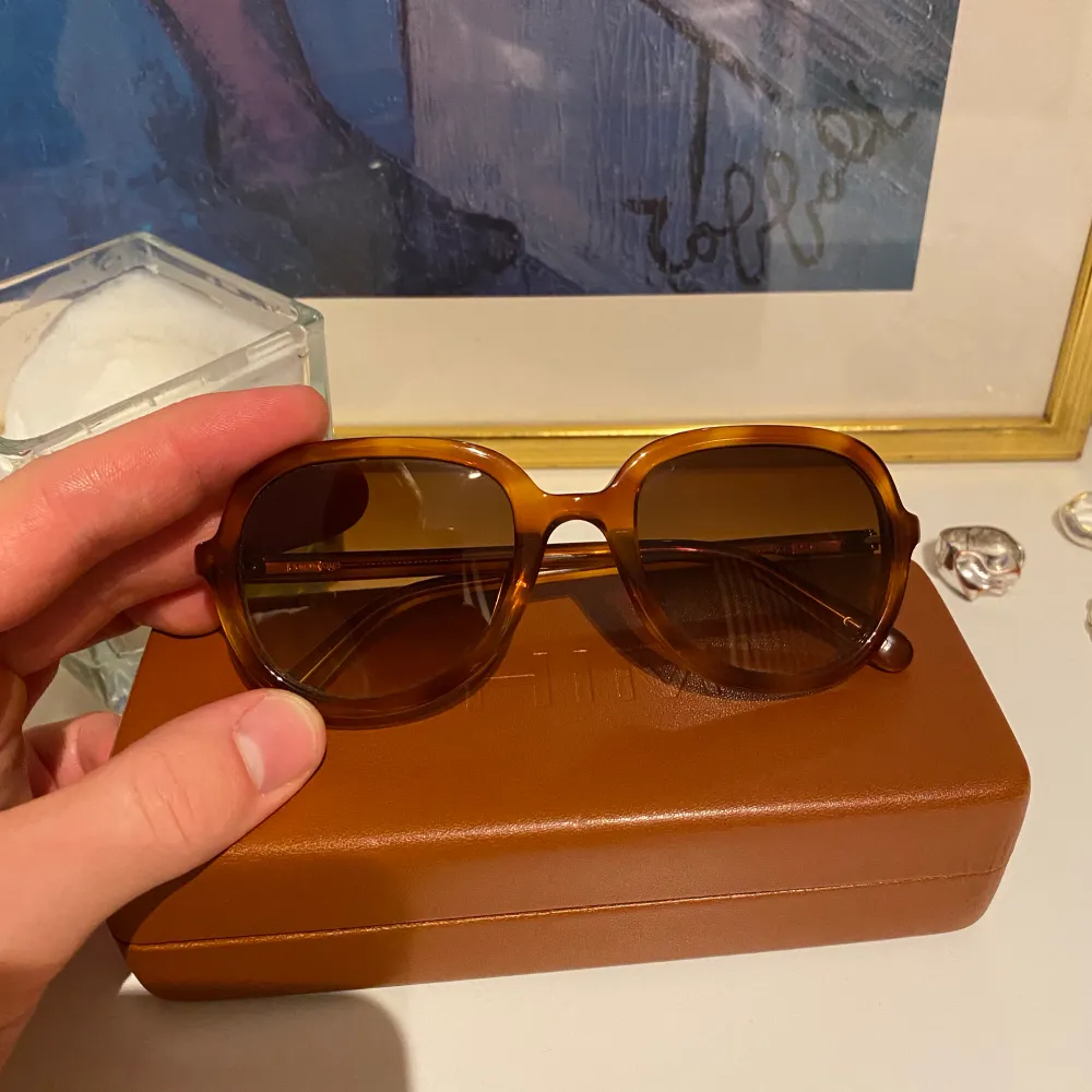 Hej!! 😎Säljer dessa sällsynta Limited Edition Chimi solglasögon som jag köpte från Chimi för ca 2 år sen, för 1499kr.  Använda men väl omhändertagna😊 Buda gärna!! . Övrigt.