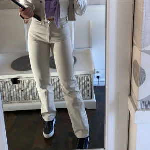 Beiga jeans  - Från weekday storlek 27x34. Använda 1 gång 