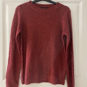 Tröja - Tröja med paljetter på hela tröjan. I mycket gott skick 