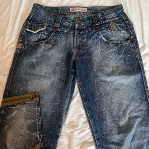 Baggy jeans - Super baggy, lite slitna men de ger snygg touch. 44