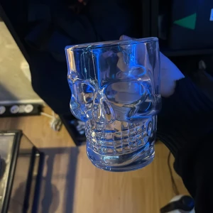 Dödskalle mug  - Häftig dödskalle mug i glas 