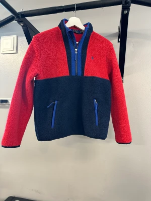 Ralph Lauren fleece - Fleece från Polo Ralph Lauren i nyskick. Storlek 14-16 år (ca 160) 