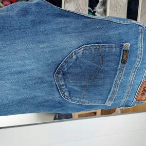 Jeans från märket Lee Storlek 34-36 Normal passform/skinny