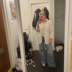 Oversized kavaj  - Snygg oversized kavaj men med en liten fläck (går nog bort i tvätten) 