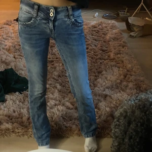 Lågmidjade jeans 💕 - Säljer mina superfina pepe jeans då jag tycker dom är lite små, använda ca 3-4 gånger och är i jätte fint skick❣️