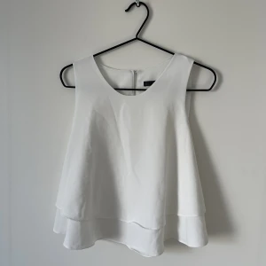 Fin blus från zara - En väldigt fin blus som känns lyxig och klassisk. 