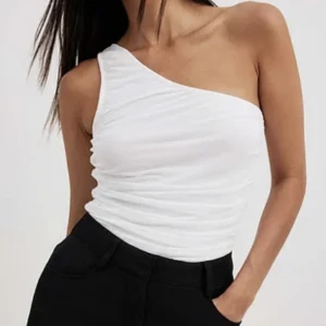 tröja  - har nån den 