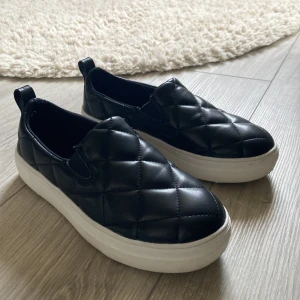 Nakd skor svarta  - Använda 2 gånger 