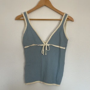 Topp Djerf Avenue  - Använd några få gånger. Fint skick.