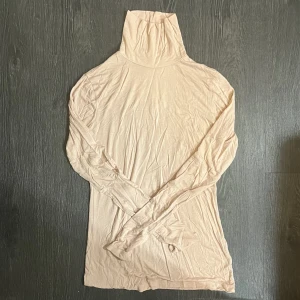 polotröja🎀 - en polotröja i tumt och strechigt material!