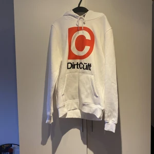 Dirtcult hoodie - Helt ny dirtcult hoodie i storlek s💗ny pris 899, skriv vid frågor eller fler bilder