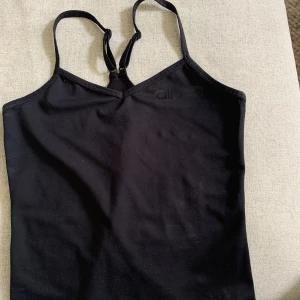 Träningslinne - Tight snyggt träningslinne 