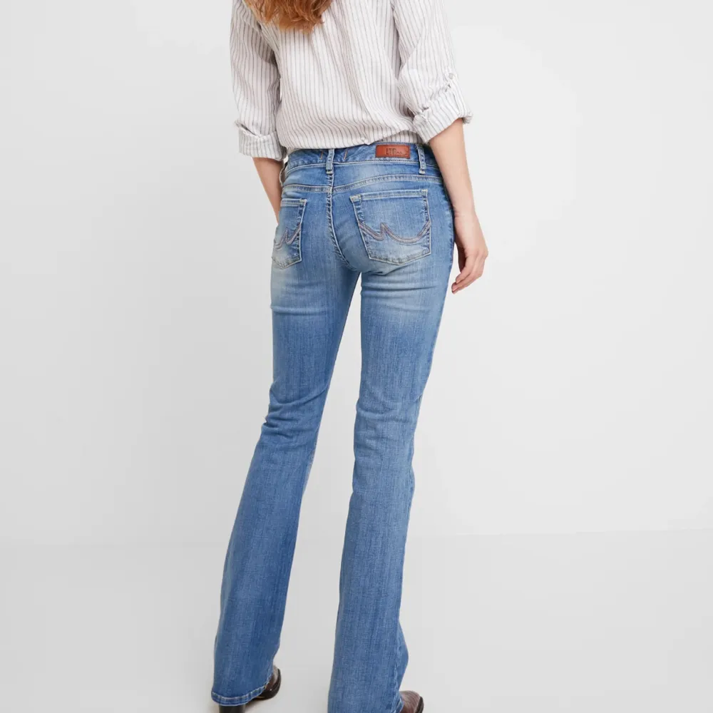 Säljer mina ltb Roxy jeans endast använd fåtal gånger slutsålda ❣️. Jeans & Byxor.