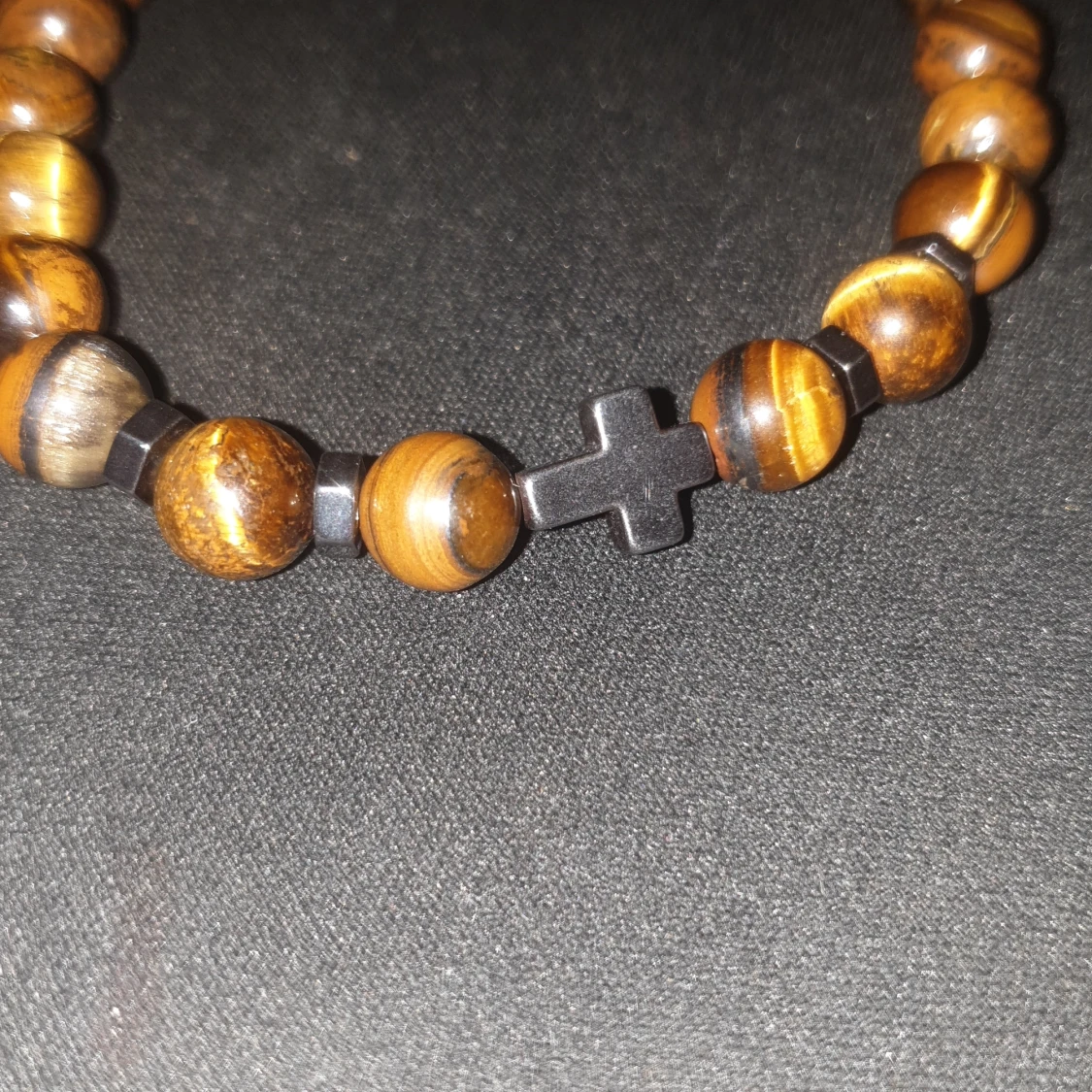 Pärlarmband kors orangebrun