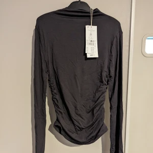 Tröja gina tricot - Helt ny grå tröja från gina tricot i storlek xs, soft touch.