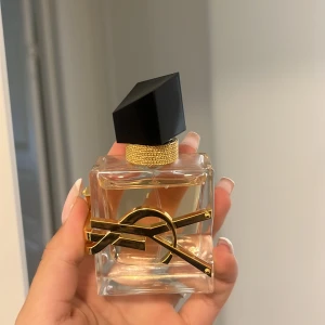 Yves Saint Laurent parfym  - Säljer denna, använd fåtal ggr. Se bild. 30ml