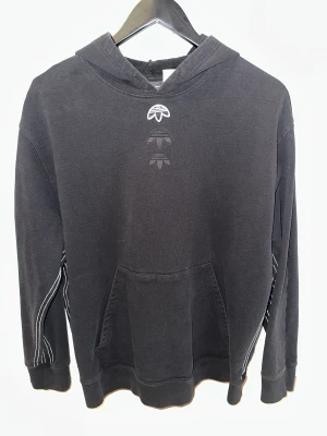 Adidas x Alexander Wang hoodie - Snygg och bekväm Adidas x Alexander Wang hoodie till ett bra pris! Pris kan alltid diskuteras :)